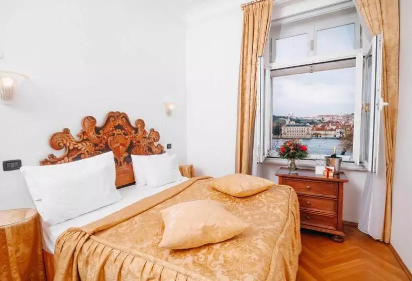 Standard-huone, Charles Bridge Palace