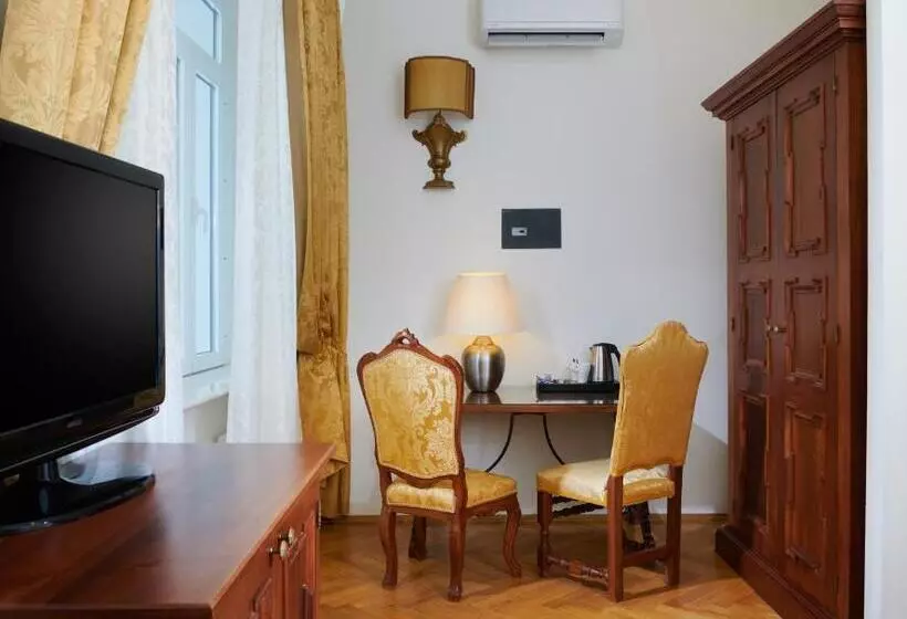 Economy-huone, Charles Bridge Palace