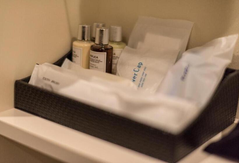 اتاق لوکس با چشمانداز, Mizno