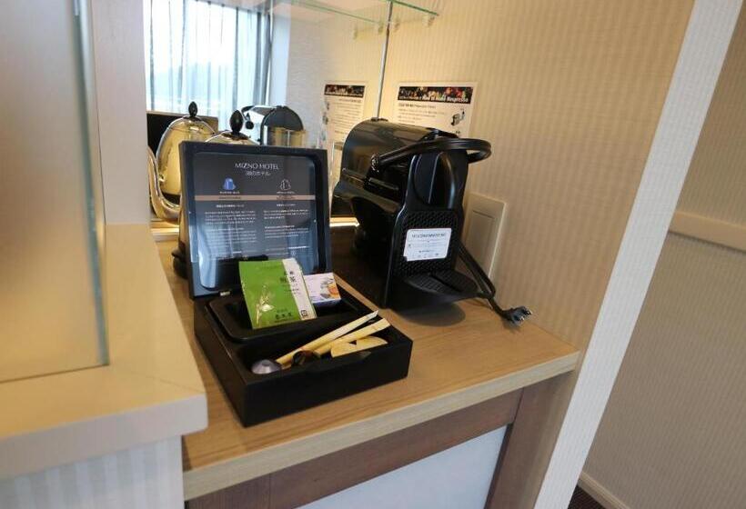 اتاق لوکس با چشمانداز, Mizno