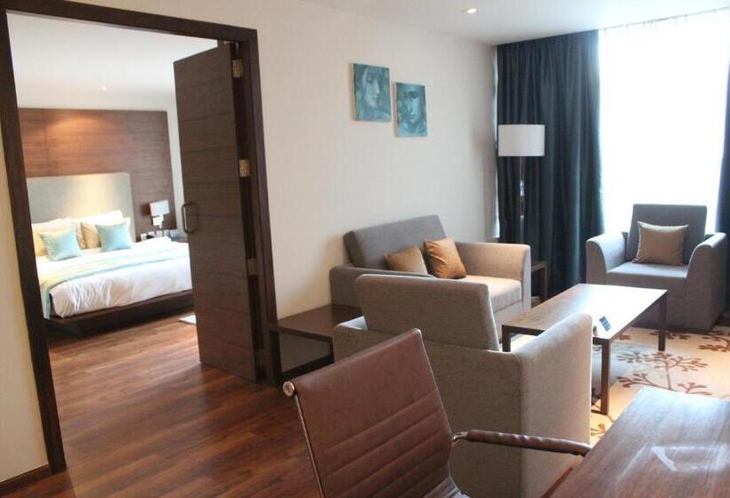 سوییت, Radisson Blu Plaza Hotel Hyderabad Banjara Hills