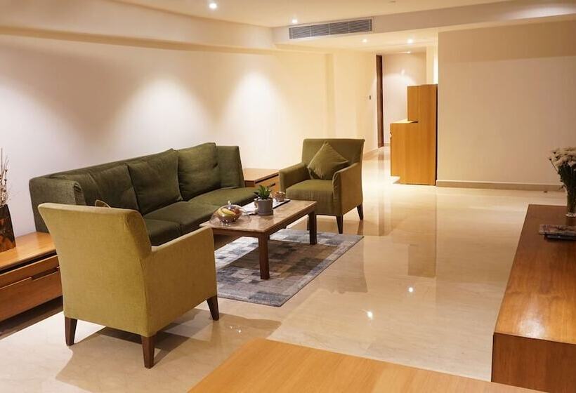 سوییت, Radisson Blu Plaza Hotel Hyderabad Banjara Hills