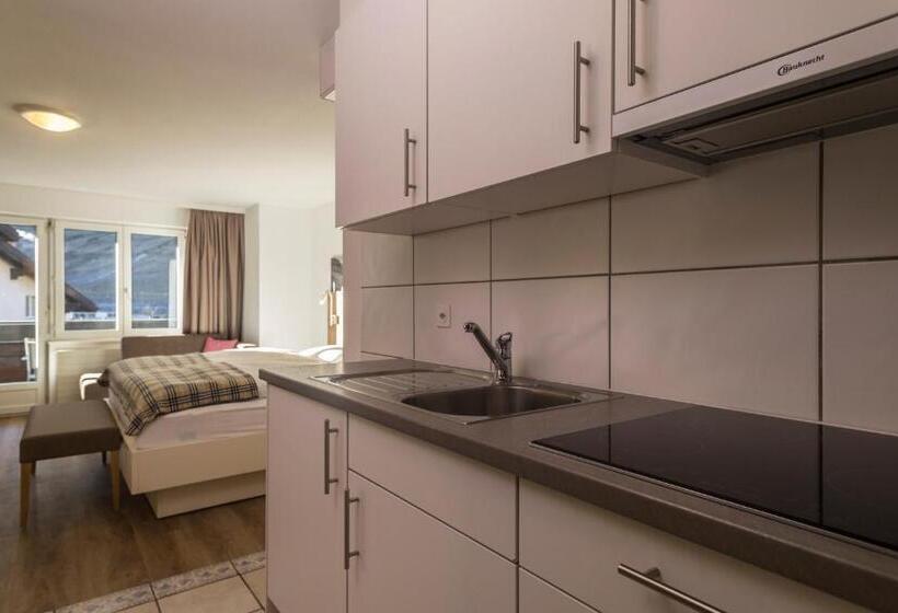 スタンダードスタジオ, Apartments Patricia