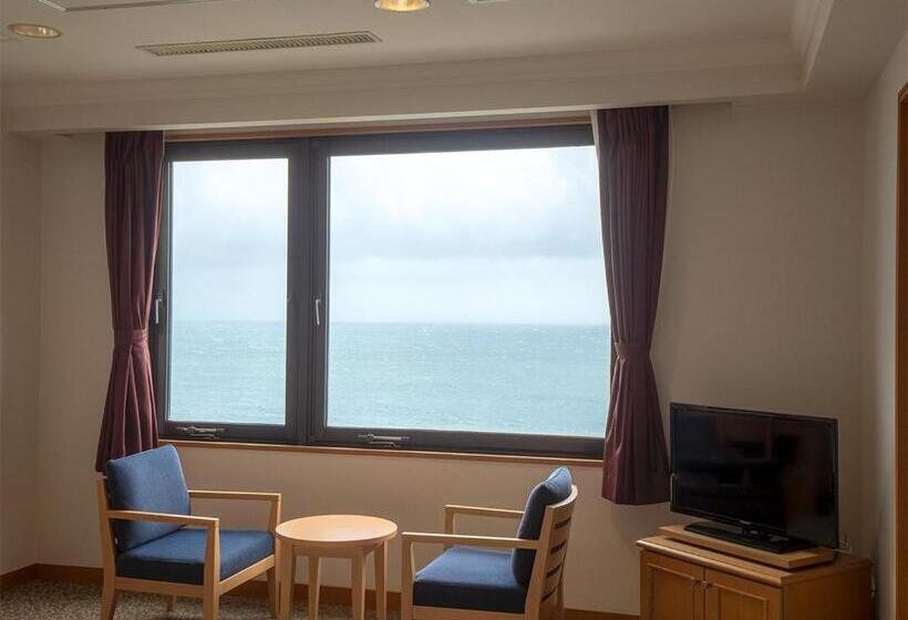 اتاق خانوادگی با چشم‌انداز دریا, The Hotel Yakushima Ocean & Forest