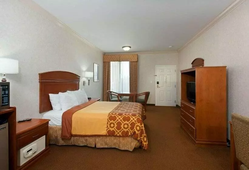 スイート, Howard Johnson Hotel & Suites By Wyndham Pico Rivera