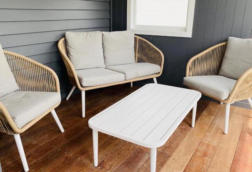 וילה בת 3 חדרי שינה, Shoreline Motel