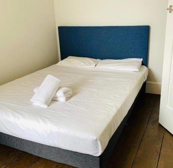 וילה בת 3 חדרי שינה, Shoreline Motel