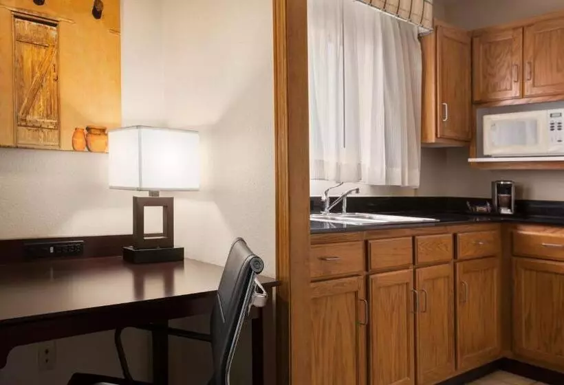 سوئیت برای معلولان, Country Inn & Suites By Radisson, Lubbock, Tx