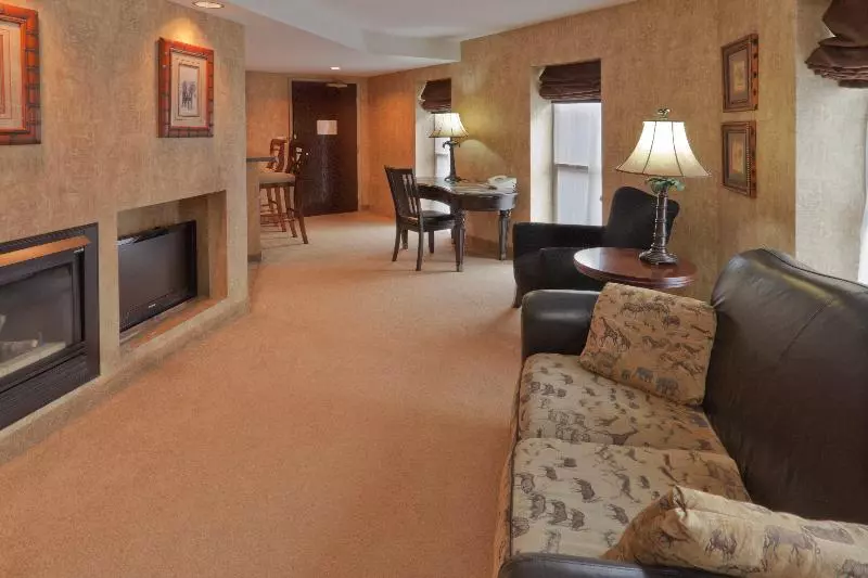 キングサイズベッドのスイートルーム, Holiday Inn Express Hotel & Suites Deadwood Gold Dust Casino By Ihg