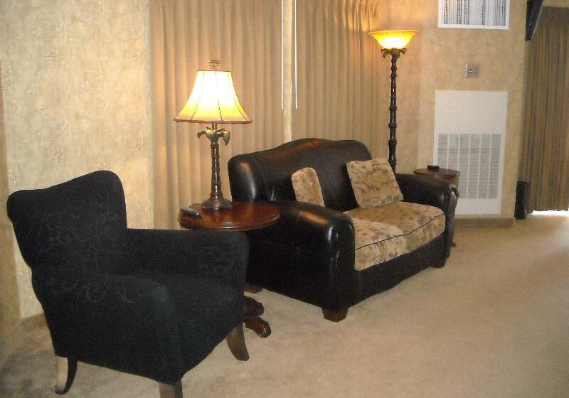 Люкс Кровать Кинг, Holiday Inn Express Hotel & Suites Deadwood Gold Dust Casino By Ihg