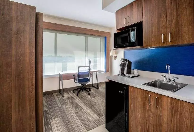 スイート, Holiday Inn Express Hotel & Suites Ontario, An Ihg