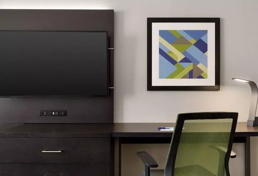 スイート, Holiday Inn Express Hotel & Suites Shawnee I 40, An Ihg