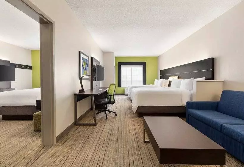 キングサイズベッドのスイートルーム, Holiday Inn Express Hotel & Suites Shawnee I 40, An Ihg