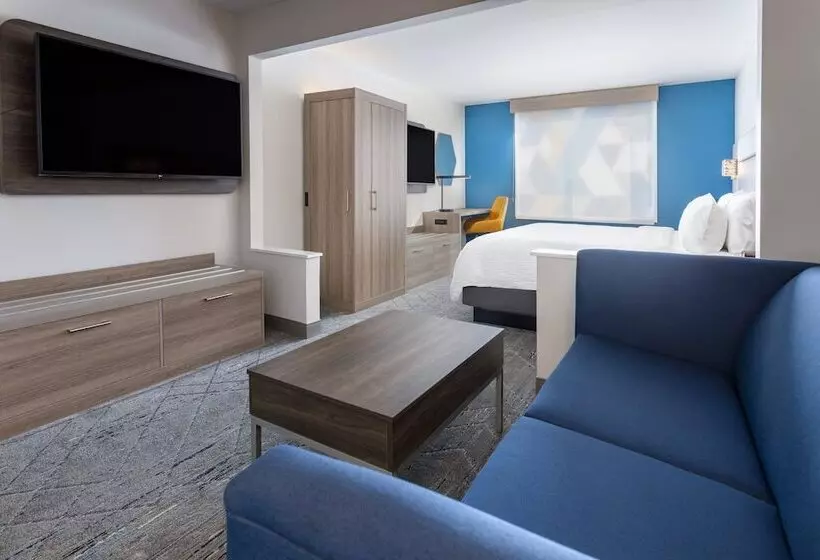 スイート, Holiday Inn Express Hotel & Suites Vineland Millville, An Ihg