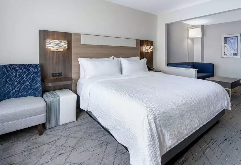 スイート, Holiday Inn Express Hotel & Suites Vineland Millville, An Ihg