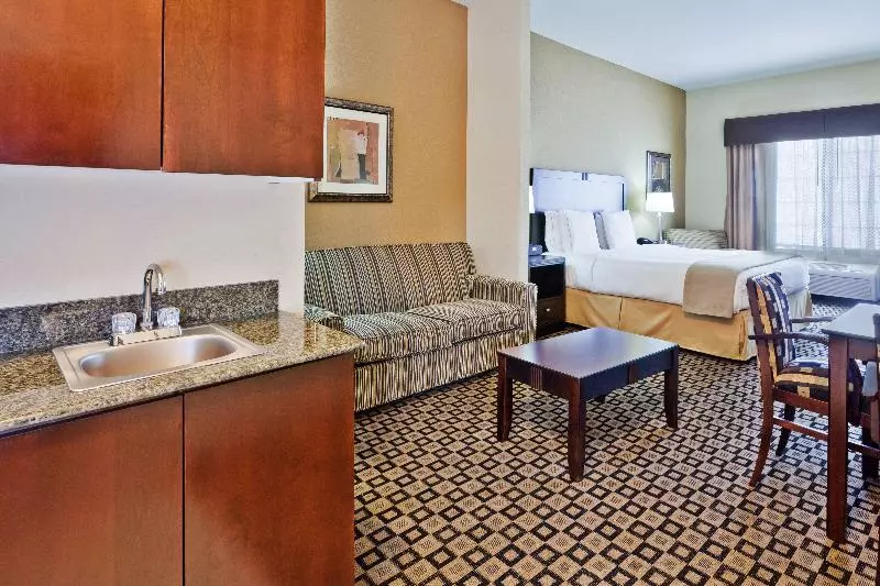 キングサイズベッドのスイートルーム, Holiday Inn Express & Suites Clovis, An Ihg