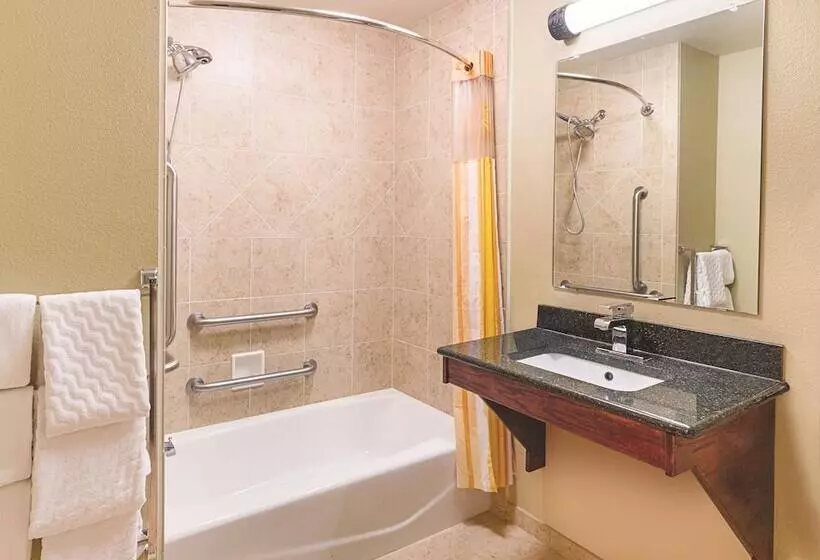 障害者適応デラックスルーム, La Quinta By Wyndham Woodway   Waco South