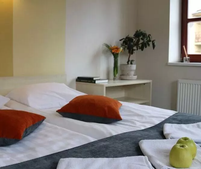 اتاق لوکس, Apple Economy Hotel