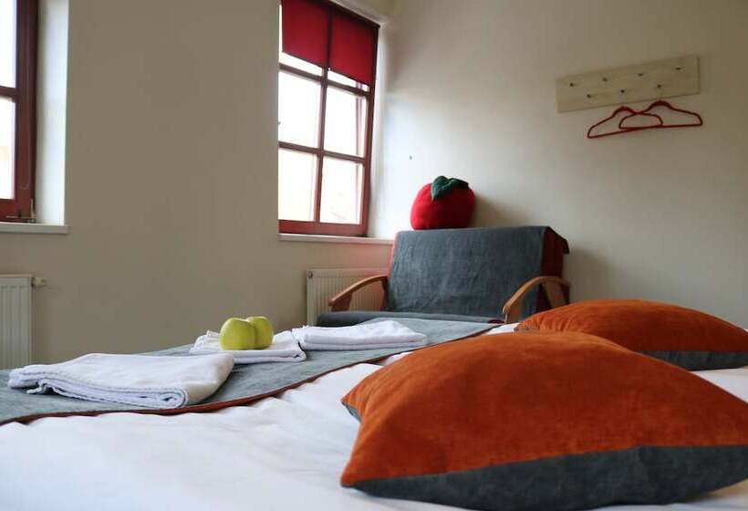 اتاق لوکس, Apple Economy Hotel