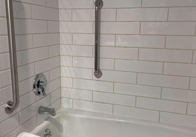 חדר סטנדרט מותאם לאדם עם מוגבלויות, Chateau Big Bear Boutique Hotel, Bw Signature Collection