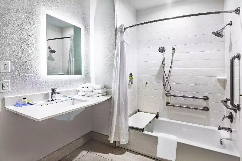 身障者適用キングサイズベッドルーム, Holiday Inn Express Port Lavaca, An Ihg