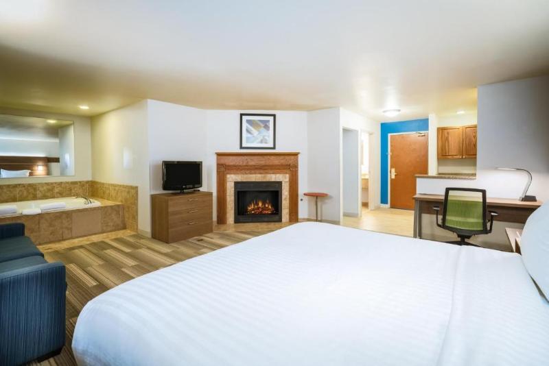 Люкс Адаптированный для Инвалидов, Holiday Inn Express & Suites Rocky Mount Smith Mountain Lake, An Ihg