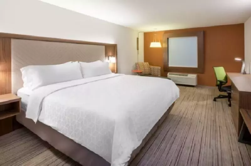 身障者適用キングサイズベッドルーム, Holiday Inn Express Texas City, An Ihg