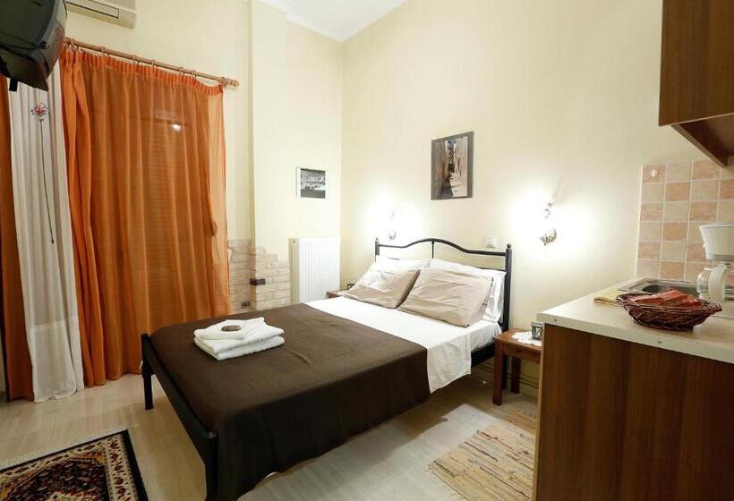 베이직 스튜디오, Mpalkoni Sti Monemvasia