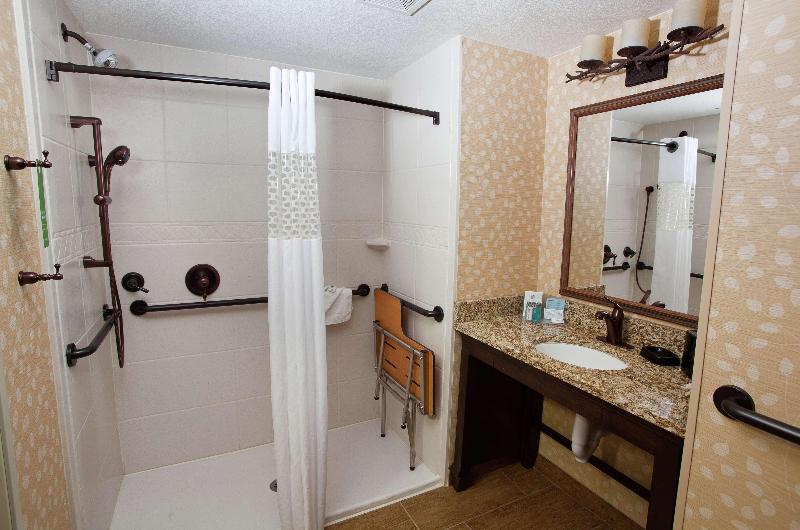 Camera Standard, Restwell Inn & Suites I45 North