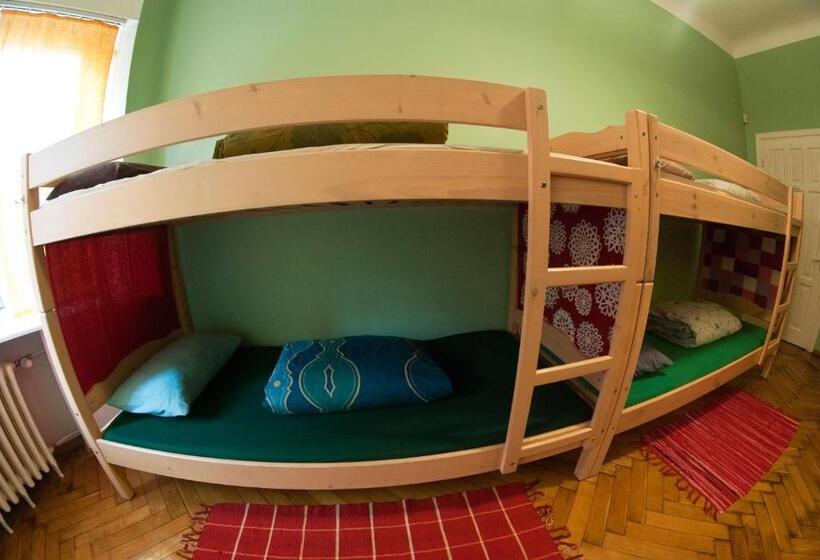 اتاق اکونومی, The Monk S Bunk Kaunas