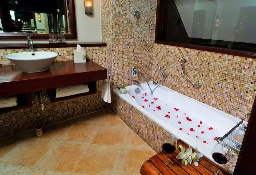 オーシャンビューデラックススイート, Taj Green Cove Resort And Spa Kovalam