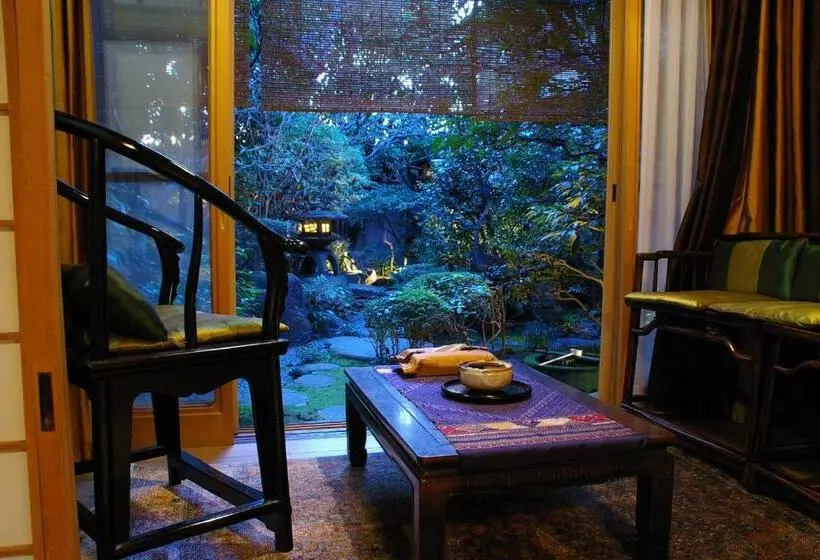 اتاق لوکس با چشم‌انداز باغ, Seikoro Ryokan   Established In 1831