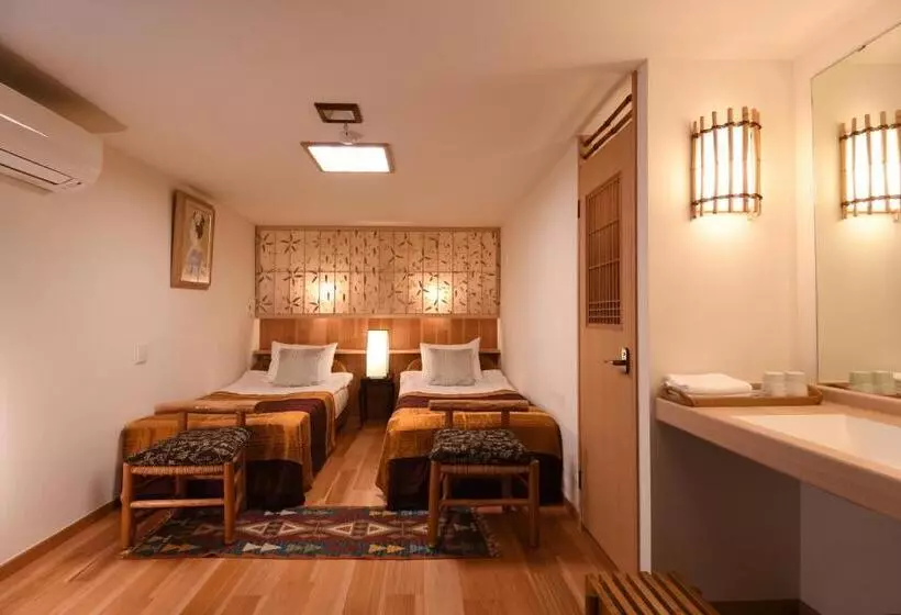 اتاق خانوادگی, Seikoro Ryokan   Established In 1831