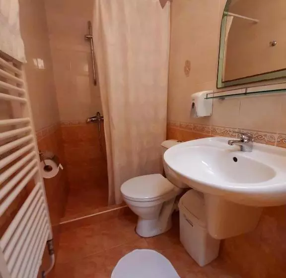 اتاق استاندارد سه نفره, Guest House Diel