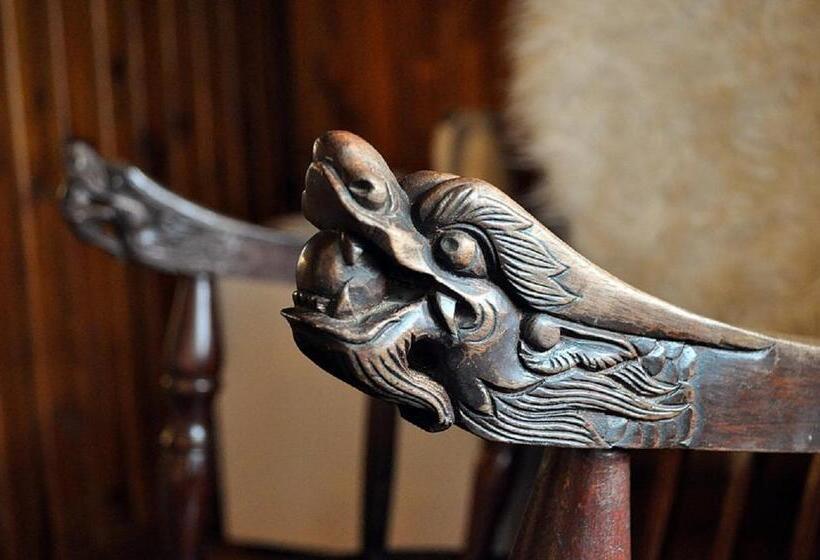 اتاق خانوادگی, Willa Orla