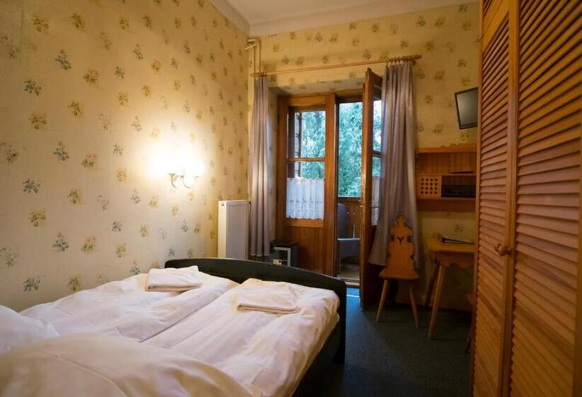 اتاق عادی, Willa Orla