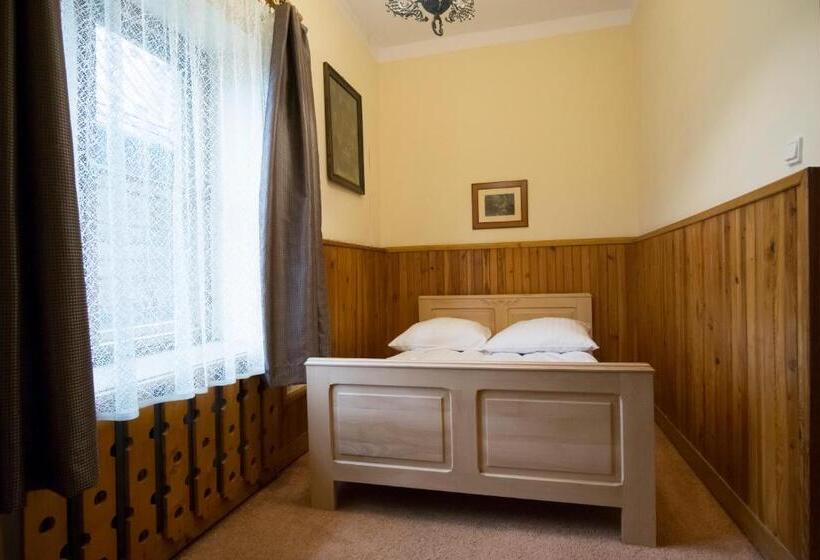 اتاق عادی, Willa Orla