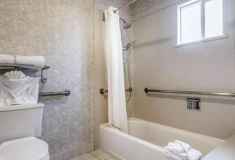 キングサイズベッドのスタンダードルーム, Quality Inn Half Moon Bay Miramar Beach
