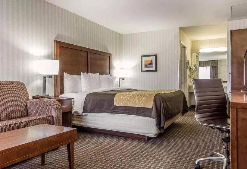 キングサイズベッドのデラックスルーム, Quality Inn Half Moon Bay Miramar Beach