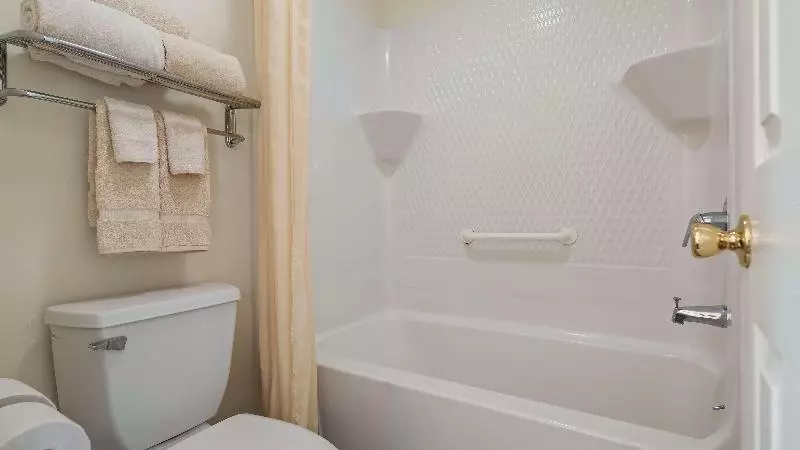キングサイズベッドのスタンダードルーム, Surestay Hotel By Best Western Leesville
