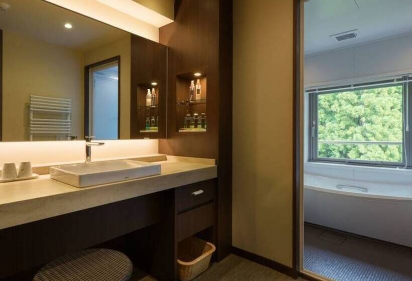 스탠다드 룸, Zao Shikino