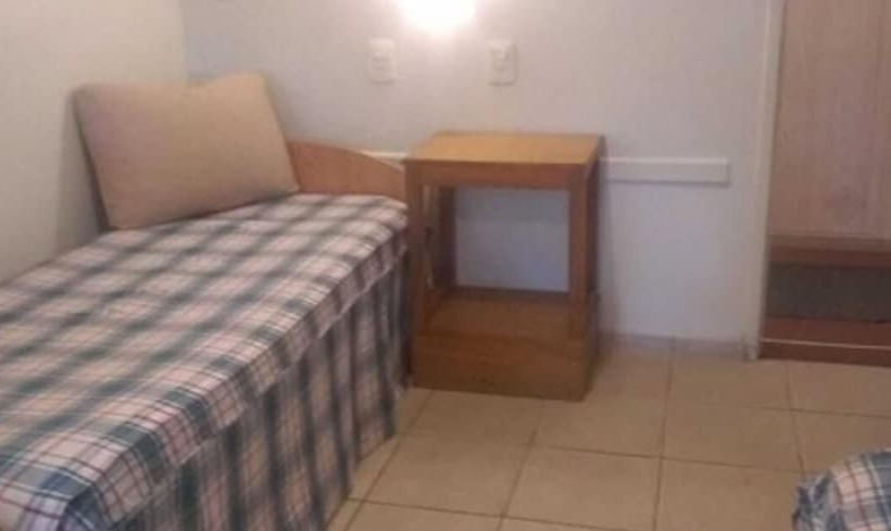 سرير فى غرفة مشتركه, Apart Hotel Maue