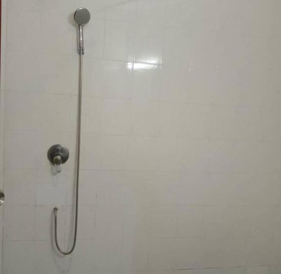 חדר דלוקס לארבעה, Rainbow