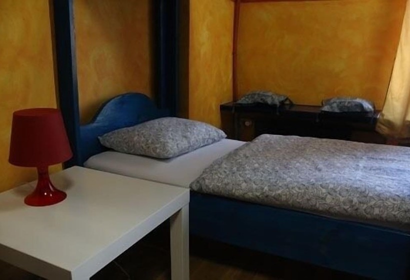 Кровать в Общей Комнате, El Hostel