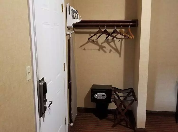 スイート, All Seasons Inn & Suites
