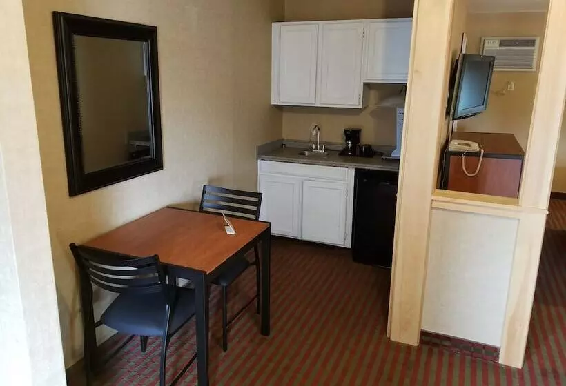 スイート, All Seasons Inn & Suites