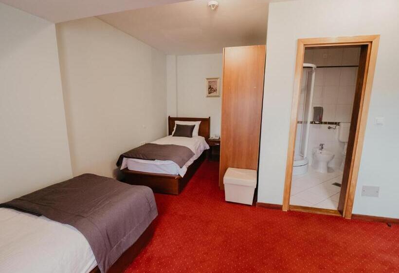 اتاق استاندارد با بالکن, Astra