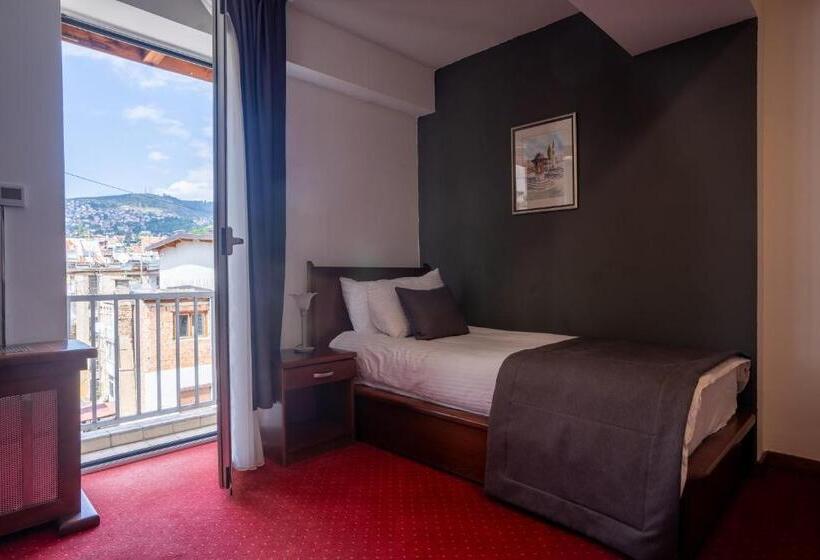 اتاق استاندارد با بالکن, Astra