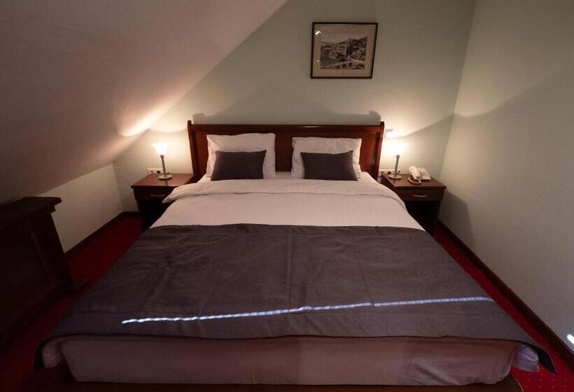 اتاق استاندارد, Astra