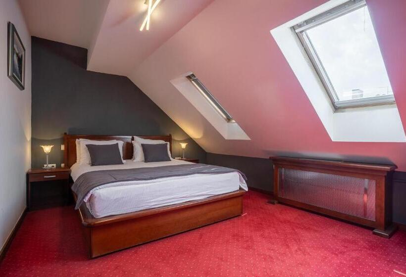 اتاق استاندارد, Astra